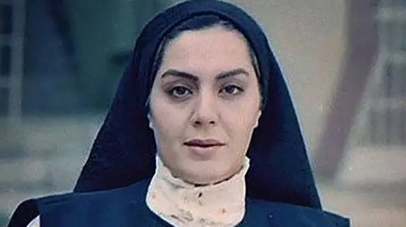 این دختر زیبا کدام بازیگر معروف ایرانی است ؟! / عمرا بشناسیدش !