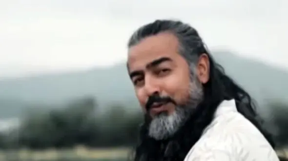 فیلم آواز باشکوه پرواز همای /صدایی به شورانگیزی عشق، موزیک ویدئوی آهنگ «ماه من» /گاهی از دور تماشایت می کنم...