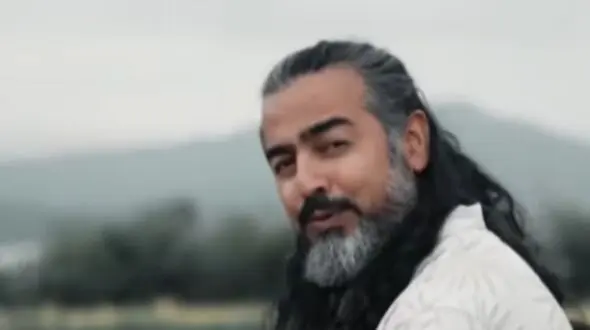 فیلم آواز باشکوه پرواز همای /صدایی به شورانگیزی عشق، موزیک ویدئوی آهنگ «ماه من» /گاهی از دور تماشایت می کنم...
