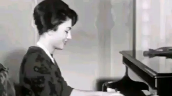 سفر در زمان/ خوشحالی فرح دیبا از داد و ستد محمدرضا پهلوی در دفترخانه / سال 1338