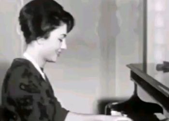 سفر در زمان/ خوشحالی فرح دیبا از داد و ستد محمدرضا پهلوی در دفترخانه / سال 1338