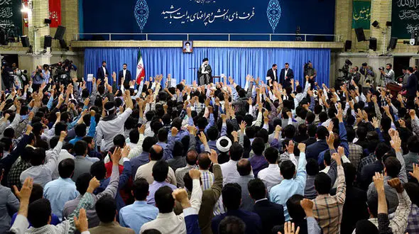 رهبرانقلاب: این ترقه‌بازی‌ها تأثیری در اراده ملت ایران ندارد