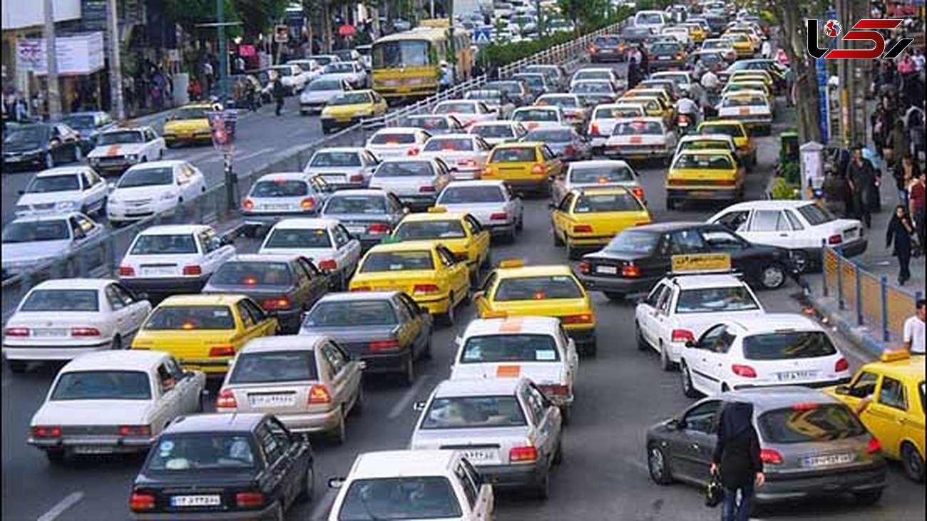 در آزادراه کرج - تهران ترافیک است