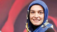 سوتی الیکا عبدالرزاقی هنگام اجرا در مقابل عادل فردوسی پور + فیلم