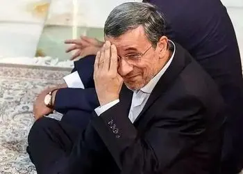 فیلم / نگاهی به ماشین شاسی‌ بلند محمود احمدی نژاد در ختم خواهر رحیم مشاعی / مردم در رامسر برای دیدنش صف بستند ...