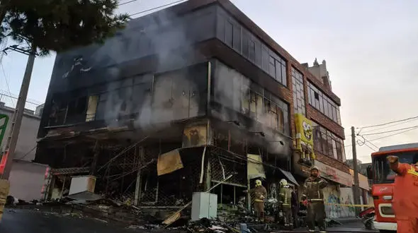 2 عکس از صحنه زنده سوختن مرد تهرانی / آتش سوزی هولناک در فداییان اسلام