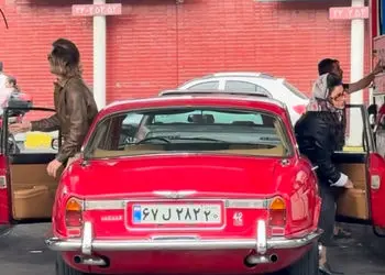 عجیب ترین زوجی که در تهران میتوانید ببینید / انگار به قدیم سفر کرده اید