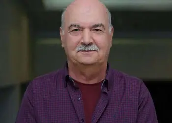 سفر در زمان / عکس ایرج طهماسب و مرضیه برومند، پشت صحنه سریال عروسکی مدرسه موش‌ها در دهه شصت