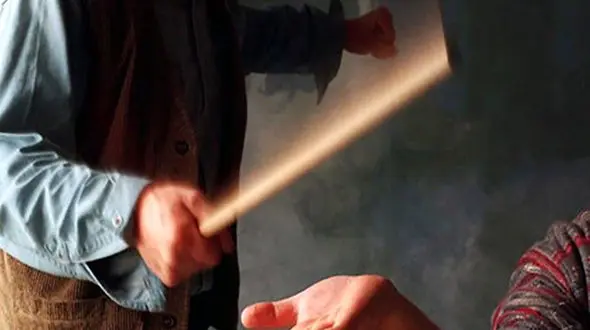 خشونت سرپرست  خوابگاه دانش آموزان در آشخانه / او برکنار شد