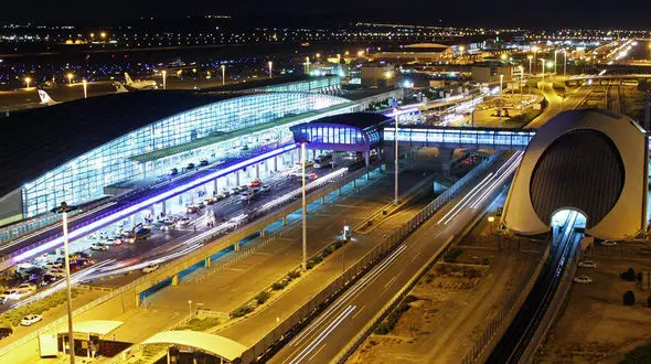 تخریب شیشه برج مراقبت فرودگاه امام‌ (ره) و هشدار نقص ‌ایمنی در پروازها + عکس