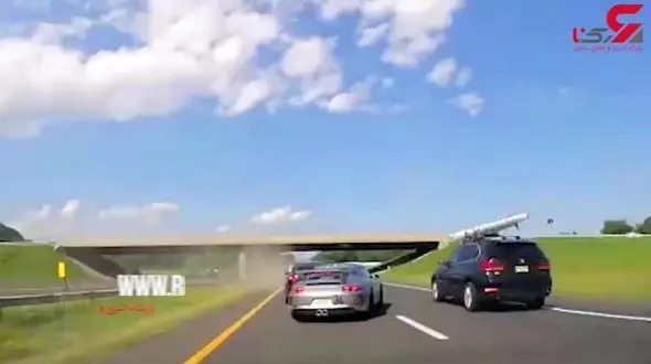 لحظه وحشتناک عبور مرگ از یک قدمی پورشه لوکس +فیلم 