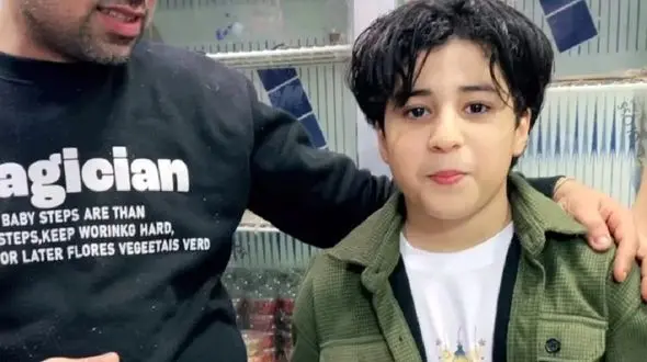 آواز باشکوه؛ پسرک دوستداشتنی چه شیرین آهنگ عربی میکنه دیگه کم کم رقص میاره