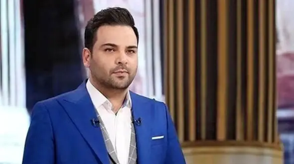 نگاهی به جشن تولد لاکچری با دیزاین منحصربفرد احسان علیخانی با رونمایی از کیک دوطبقه و بامزه‌اش+عکس/ فقط ذوق و خوشحالی آقای مجری موقع بازکردن کادوها