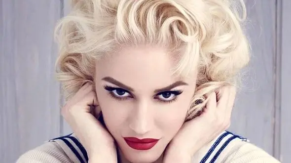 لباس متفاوت خواننده زن معروف روی صحنه کنسرت + عکس‌ها 