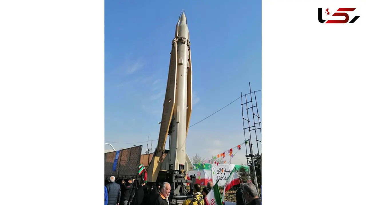 استقرار سامانه موشکی سجیل در میدان آزادی