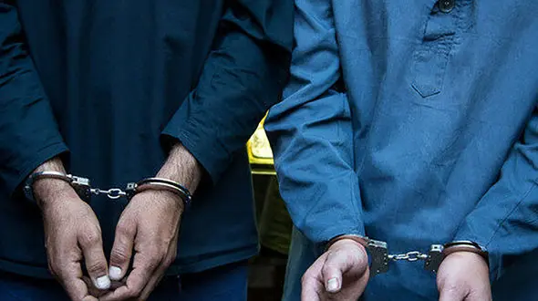 بازداشت مردان سیاه پوش همدان / آنها خودرویی را به آتش کشیدند + فیلم