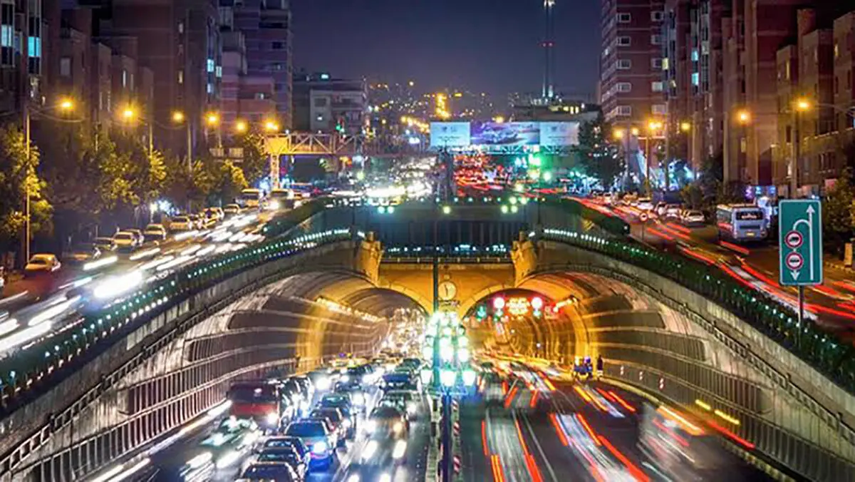 فیلم واکنش عجیب سخنگوی شهرداری تهران به ترافیک همیشگی پایتخت: ساعت ۳ نصفه‌شب که ترافیک نیست!