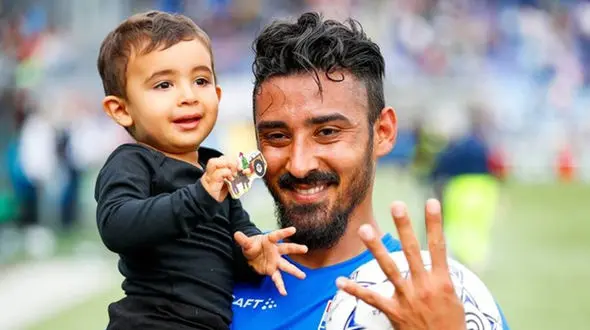 تمرین کردن بامزه رضا قوچان نژاد با پسرش در قرنطینه+فیلم