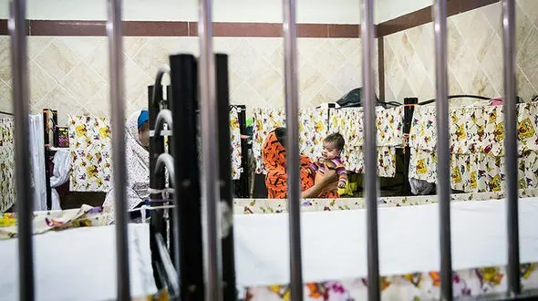 سرنوشت های تلخ 40 زن و کودک در زندان زنان ایران / 13 زن زندانی باردار هستند + تصاویر کم نظیر