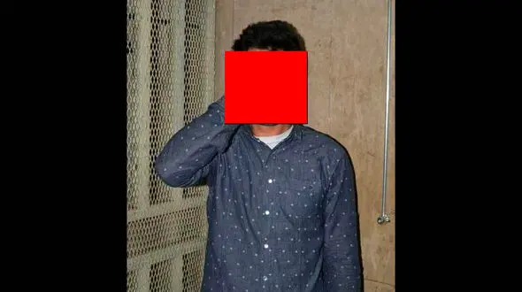 این جوان پیراهن خال خالی در بهارستان چه می کرد؟ / پلیس او را غافلگیر کرد + عکس 