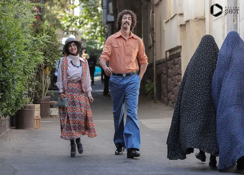 عکس داغ امروز | نگاهی به استایل دهه ۶۰ فیلم فسیل ؛ بهرام افشاری،الناز حبیبی؛هادی کاظمی،الهه حصاری و...