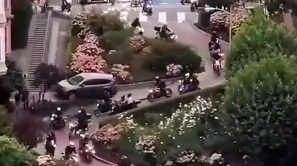 عجیب ترین خیابان دنیا در سان فرانسیسکو