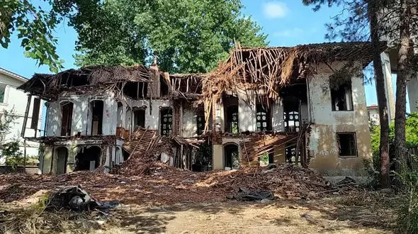 این خانه تاریخی در لنگرود تخریب شد/بی توجهی میراث فرهنگی تا چه زمانی ادامه دارد؟