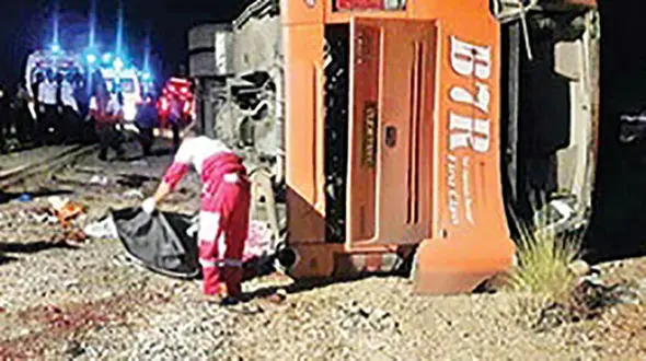 نجات ۲ دختر دانش‌آموزان از خطر قطع نخاع /شیرینی کوچک در برابر تلخی فاجعه واژگونی اتوبوس 