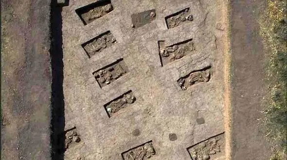 کشفی عجیب در گورستان قره تپه سگزآباد قزوین + عکس