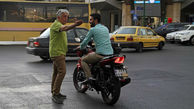 حضور رضا کیانیان در خیابان های تهران + فیلم