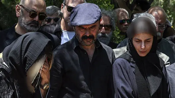 مراسم ترحیم زنده‌یاد زری خوشکام با حضور هنرمندان/ ایرج طهماسب هم آمد