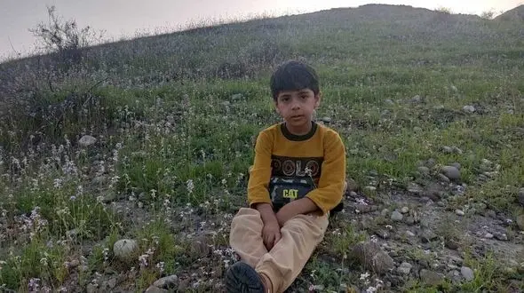 گریه‌های پیشگوی خواهر و ناخن‌های خونی مادر؛ دو فریاد ناتمام در دلِ آوار میناب / گفتگو بازهرا منزه، مادر شهید دانش‌آموز «سهیل چملی‌ پور»