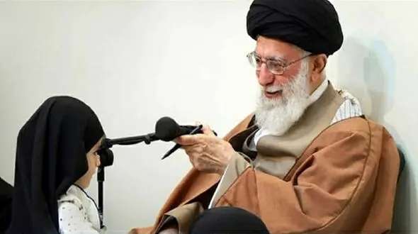 روایتی از شیرین‌زبانی‌ حنانه 3 ساله در دیدار با رهبر انقلاب اسلامی
