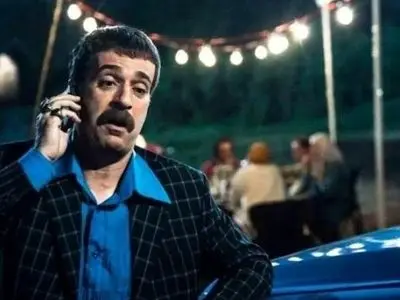 عکس سفر در زمان؛ «ارسطو» (سریال پایتخت) در کنار همسر خوشتیپش «مونا» در یک جلسه نمایش نامه خوانی