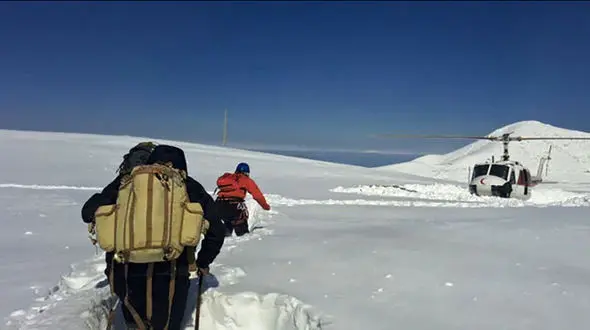 پرواز هلیکوپتر هلال‌احمر گیلان برای نجات 7 نفر از مرگ در برف و کولاک