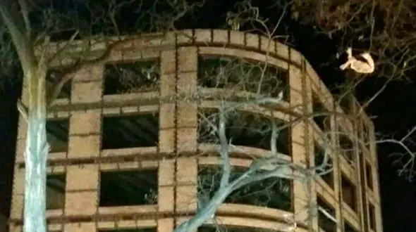 تکرار صحنه خودکشی جوان اردبیلی از همان ساختمان ! + عکس 