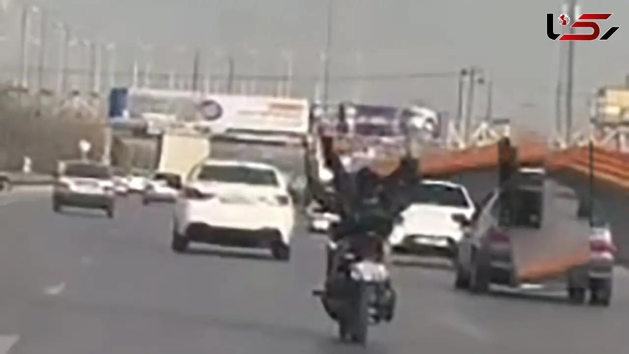 فیلم حرکات آکروباتیک موتور سوار مشهدی / آنقدر وحشتناک که همه کپ کردند