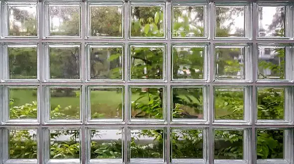 با این آجرهای شفاف آن طرف خانه را ببینید ! + عکس