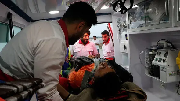 8 عکس از صحنه سقوط پاراگلایدر سوار در قله کوه !