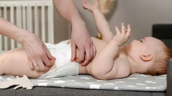 نشانه‌ های مدفوع خلطی در نوزاد و درمان‌ های خانگی موثر