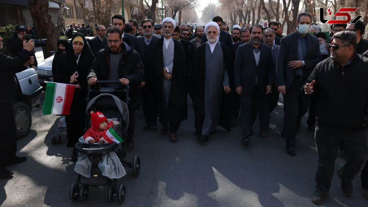 وظیفه ما مسئولان و کارگزاران نظام در برابر عظمت این مردم و حمایت‌های بی‌دریغ‌شان از انقلاب اسلامی، بسیار سنگین و ثقیل است