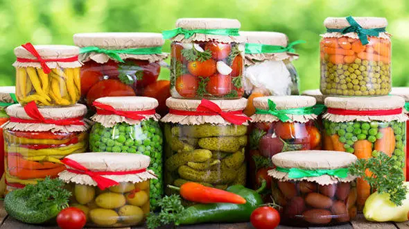 خوردن زیاد ترشیجات چه بلایی سر زنان و مردان می آورد؟