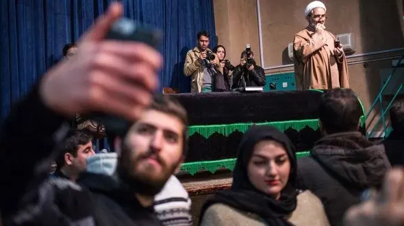 سلفی با پیکر مرحوم هاشمی!