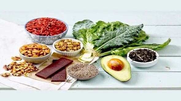 12 ماده غذایی شگفت انگیز برای جلوگیری از پیری پوست/حفظ درخشندگی مو