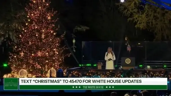 ملانیا ترامپ در مراسم روشن کردن درخت کریسمس ملی آمریکا + فیلم