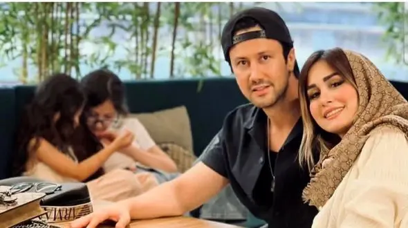 تقلید خارجکی شاهرخ استخری؛ درخت کریسمس خانواده استخری سوژه شد