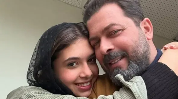 چیدمان خانه شاهانه و مجلل «پژمان بازغی»، بازیگر سریال «یزدان»/ از مبلمان مدرن و فرش اصیل ایرانی تا صندلی کلاسیک و پرده‌های اعیانی