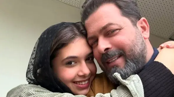 چیدمان خانه شاهانه و مجلل «پژمان بازغی»، بازیگر سریال «یزدان»/ از مبلمان مدرن و فرش اصیل ایرانی تا صندلی کلاسیک و پرده‌های اعیانی