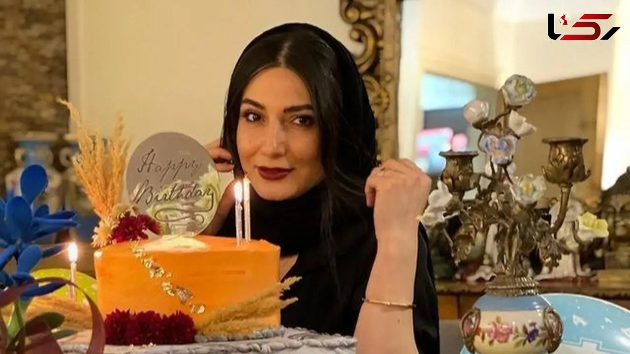 عکس ها / نگاهی به چیدمان کازینو شکل خانه مجلل سمیرا حسن پور در شبی با حضورهانیه توسلی ، دیبا زاهدی و مهرداد صدیقیان/ از ساعت دیواری عتیقه تا میز بازی و تابلوهای هنیر 