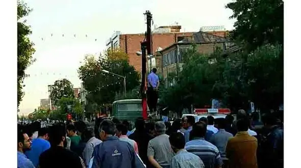 قاتل سلماسی درملاءعام اعدام شد+ عکس